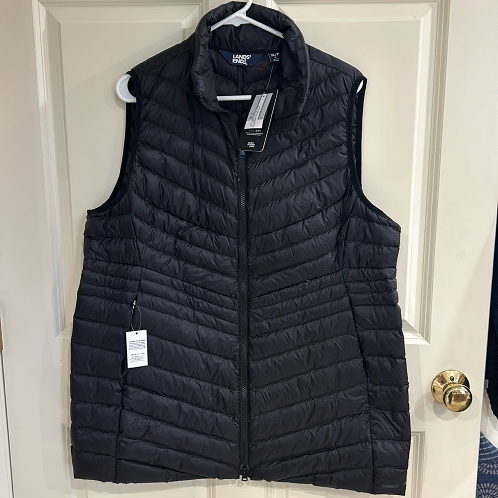 NWT Lands End Ladies Vest. XL.  Black